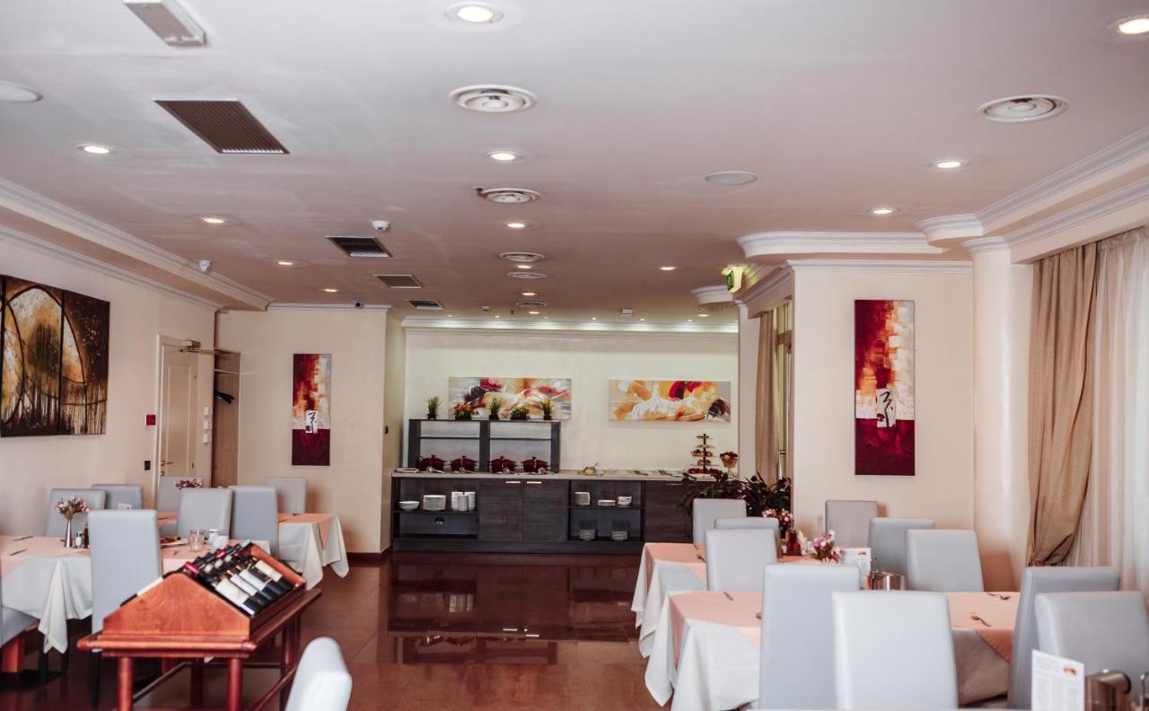 Hotel Pushkin Uralsk Zewnętrze zdjęcie