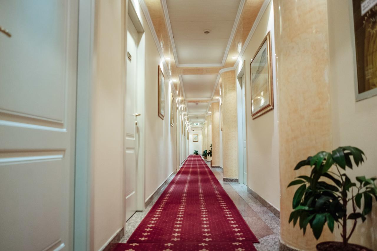 Hotel Pushkin Uralsk Zewnętrze zdjęcie