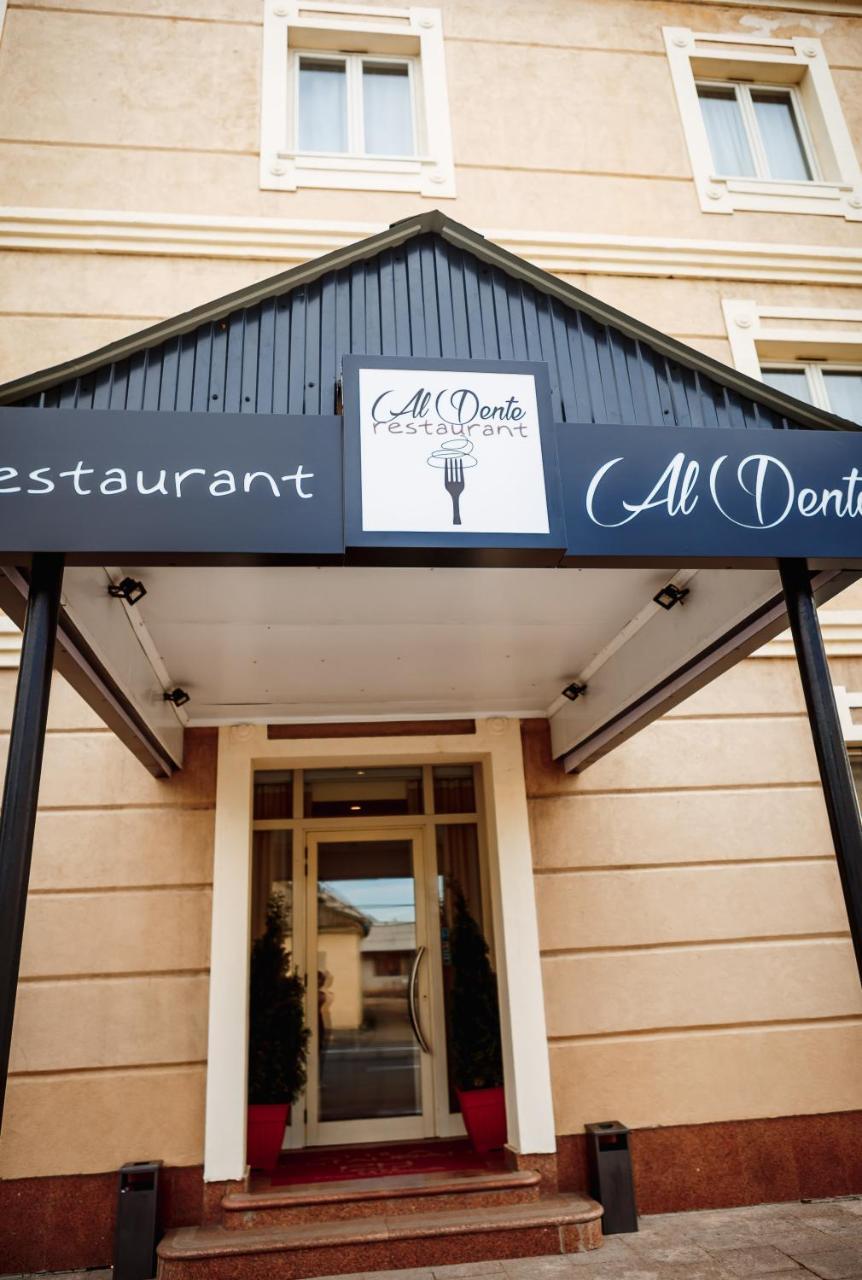 Hotel Pushkin Uralsk Zewnętrze zdjęcie