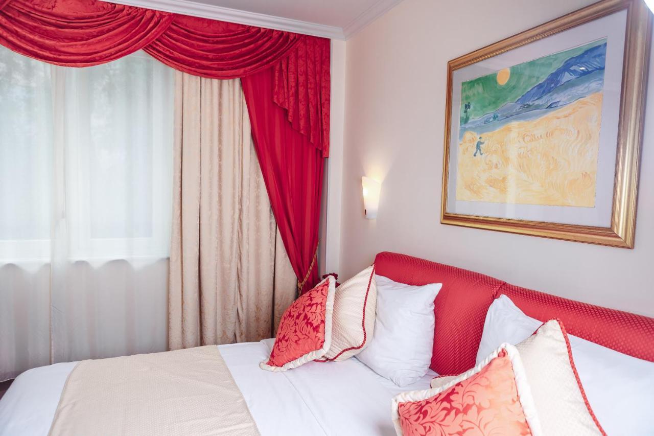 Hotel Pushkin Uralsk Zewnętrze zdjęcie